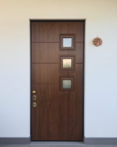 Safem - Serramenti Torino - Porta blindata classe 4 di sicurezza con finestratura su anta