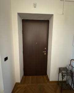 Safem - Serramenti Torino - Porta blindata classe 3 di sicurezza con pannello noce scuro